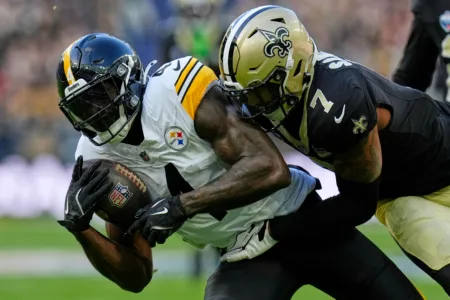 Steelers beat Saints in NFL's Paris debut